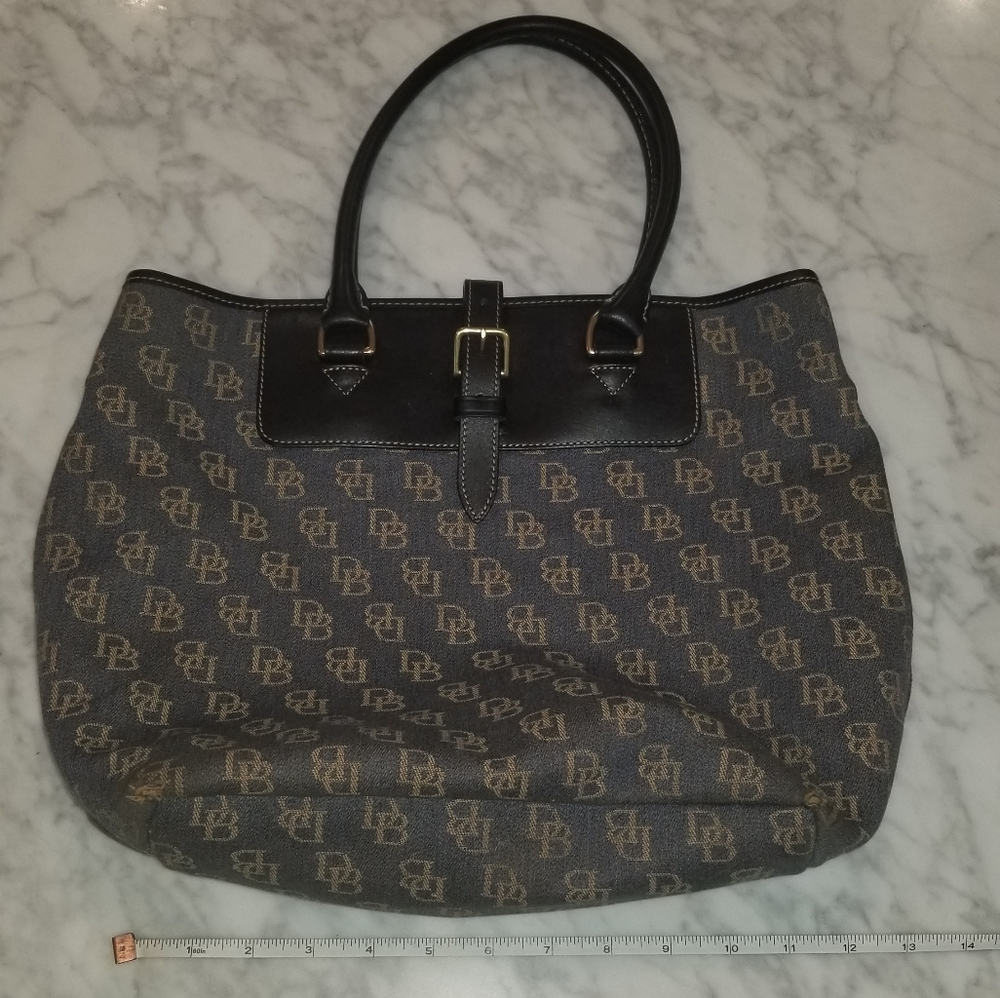 XL dooney and bourke tote in blue and cream.